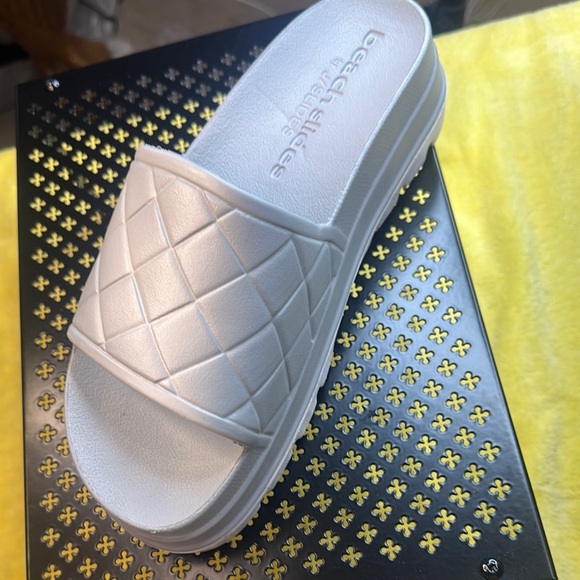 103. NEW SIZE 7M J/SLIDES Gray Quilted Slippers Modern Comfort - Picture 5 of 6